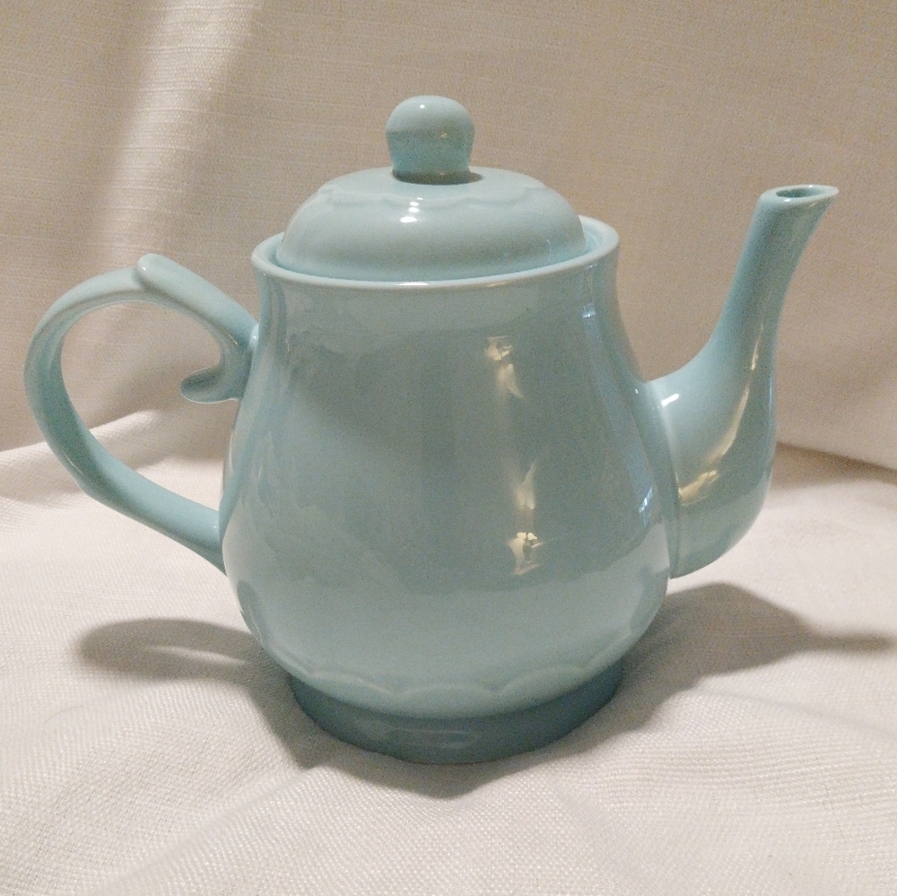 Dowan Powder Blue Retro Style Porcelain Teapot